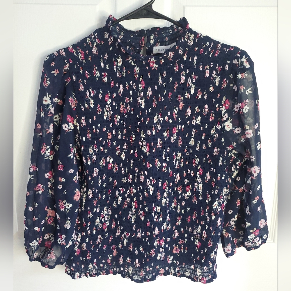 NWT. Socialite Navy Floral Blouse. Size XL. #SW